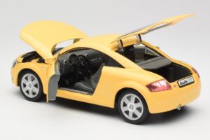 Audi TT 8N Amarillo Revell 1:18 08954-M1 Metal - imagen 5 de 8