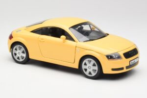 Audi TT 8N Amarillo Revell 1:18 08954-M1 Metal - imagen 6 de 8