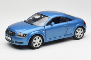 Audi TT 8N Azul Revell 1:18 8954 Metal