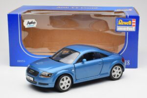 Audi TT 8N Azul Revell 1:18 8954 Metal - imagen 8 de 8