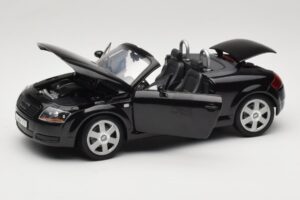 Audi TT 8N Roadster Negro Revell 1:18 08980 Metal - imagen 2 de 8