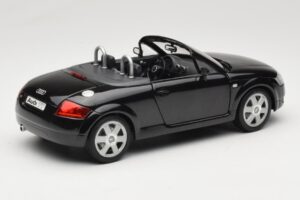 Audi TT 8N Roadster Negro Revell 1:18 08980 Metal - imagen 3 de 8