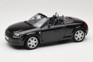 Audi TT 8N Roadster Negro Revell 1:18 8980 Metal