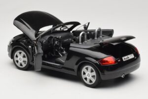 Audi TT 8N Roadster Negro Revell 1:18 08980 Metal - imagen 5 de 8