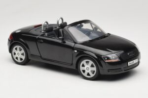 Audi TT 8N Roadster Negro Revell 1:18 08980 Metal - imagen 6 de 8