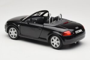 Audi TT 8N Roadster Negro Revell 1:18 08980 Metal - imagen 7 de 8