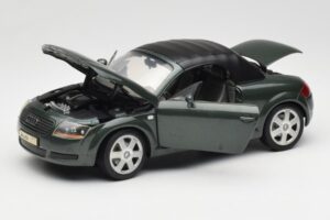 Audi TT 8N Roadster Verde Revell 1:18 08979 Metal - imagen 2 de 8