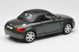 Audi TT 8N Roadster Verde Revell 1:18 08979 Metal - imagen 3 de 8
