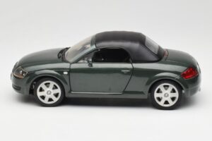 Audi TT 8N Roadster Verde Revell 1:18 08979 Metal - imagen 4 de 8