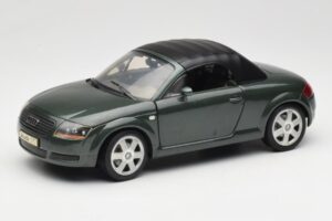 Audi TT 8N Roadster Verde Revell 1:18 8979 Metal