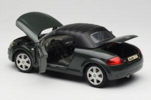 Audi TT 8N Roadster Verde Revell 1:18 08979 Metal - imagen 5 de 8