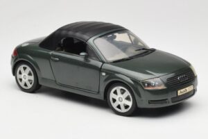 Audi TT 8N Roadster Verde Revell 1:18 08979 Metal - imagen 6 de 8