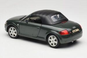 Audi TT 8N Roadster Verde Revell 1:18 08979 Metal - imagen 7 de 8