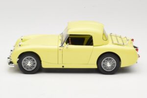 Austin-Healey Sprite Mk1 Amarillo Revell 1:18 8835 Metal - imagen 4 de 8
