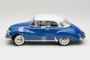Auto Union 1000 S Coupe Azul Blanco Revell 1:18 08909 Metal - imagen 3 de 6