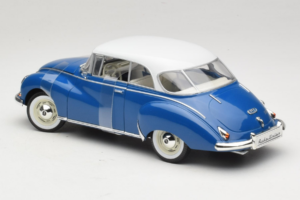 Auto Union 1000 S Coupe Azul Blanco Revell 1:18 08909 Metal - imagen 5 de 6
