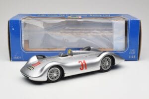 Auto Union Typ C Stromlinie #31 B. Rosemeyer 1937 Plata Revell 1:18 08436 Metal - imagen 8 de 8