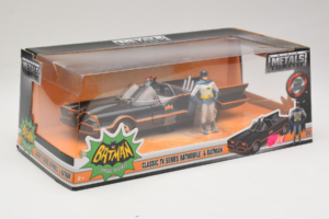 Batmobile Con Figura de Batman Metals Diecast 1:24 98259 Metal - imagen 2 de 3