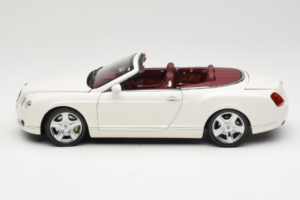 Bentley Continental GTC Blanco Minichamps 1:18 100139032 Metal - imagen 4 de 8
