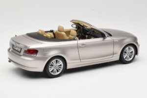 BMW 1 Series E88 Descapotable Mineral Silver Metallic Kyosho 1:18 80430427020 Metal - imagen 3 de 8