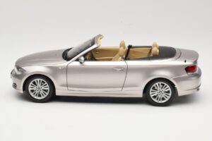 BMW 1 Series E88 Descapotable Mineral Silver Metallic Kyosho 1:18 80430427020 Metal - imagen 4 de 8