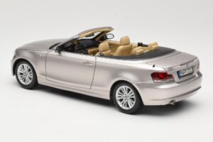 BMW 1 Series E88 Descapotable Mineral Silver Metallic Kyosho 1:18 80430427020 Metal - imagen 7 de 8