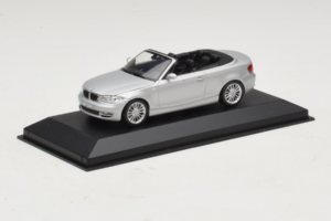 BMW 1-Series E88 Descapotable Titan Silver Minichamps 1:43 80420427037-R1 Metal - imagen 2 de 5