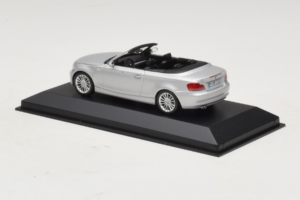BMW 1-Series E88 Descapotable Titan Silver Minichamps 1:43 80420427037-R1 Metal - imagen 3 de 5