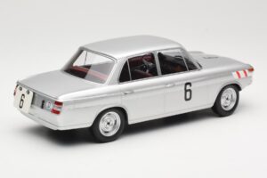 BMW 1800 TiSA #6 J. Munaron / K. Eppelein 24 Hours of Spa 1965 Minichamps 1:18 155652906 Metal - imagen 2 de 6