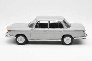 BMW 1800 TiSA Bernina Gris AUTOart 1:18 70621 Metal - imagen 4 de 8