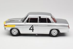 BMW 1800 TiSA #4 J. Ickx / J. van Ophem 24 Hours of Spa 1965 Winners Minichamps 1:18 107652504 Resina - imagen 3 de 6