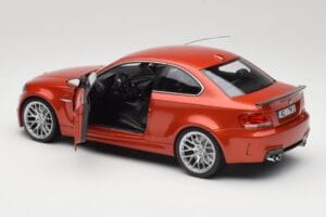 BMW 1M Coupe E82 Sakhir Orange Metallic Minichamps 1:18 110020020 Metal - imagen 5 de 8