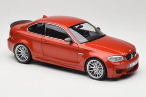 BMW 1M Coupe E82 Sakhir Orange Metallic Minichamps 1:18 110020020 Metal - imagen 6 de 8
