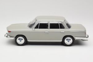BMW 2000 TI Gris MCG 1:18 MCG18112 Metal - imagen 3 de 6
