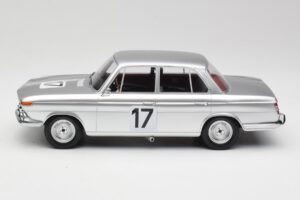 BMW 2000 Ti #17 J. Ickx / H. Hahne 24 Hours of Spa 1966 Winners Minichamps 1:18 107662517 Resina - imagen 3 de 6