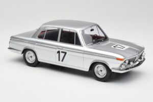 BMW 2000 Ti #17 J. Ickx / H. Hahne 24 Hours of Spa 1966 Winners Minichamps 1:18 107662517 Resina - imagen 4 de 6
