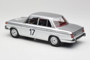 BMW 2000 Ti #17 J. Ickx / H. Hahne 24 Hours of Spa 1966 Winners Minichamps 1:18 107662517 Resina - imagen 5 de 6