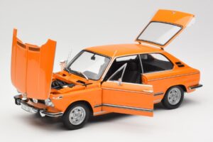 BMW 2000 Tii Touring Naranja Minichamps 1:18 80430145824 Metal - imagen 2 de 8