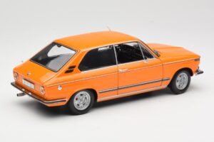 BMW 2000 Tii Touring Naranja Minichamps 1:18 80430145824 Metal - imagen 3 de 8