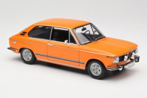 BMW 2000 Tii Touring Naranja Minichamps 1:18 80430145824 Metal - imagen 6 de 8