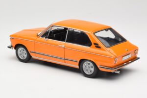 BMW 2000 Tii Touring Naranja Minichamps 1:18 80430145824 Metal - imagen 7 de 8