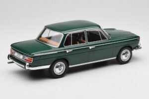 BMW 2000 121 Verde MCG 1:18 MCG18542 Metal - imagen 2 de 6