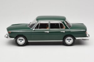 BMW 2000 121 Verde MCG 1:18 MCG18542 Metal - imagen 3 de 6