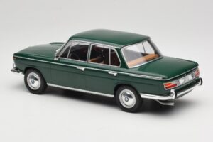 BMW 2000 121 Verde MCG 1:18 MCG18542 Metal - imagen 5 de 6