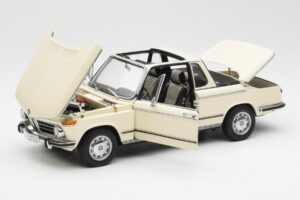 BMW 2002 Baur Descapotable E10 Chamonix Blanco AUTOart 1:18 70532 Metal - imagen 2 de 8