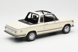 BMW 2002 Baur Descapotable E10 Chamonix Blanco AUTOart 1:18 70532 Metal - imagen 3 de 8