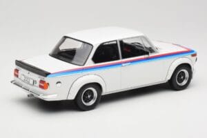 BMW 2002 E10 Turbo Blanco MCG 1:18 MCG18408R Metal - imagen 2 de 6