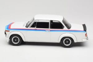 BMW 2002 E10 Turbo Blanco MCG 1:18 MCG18408R Metal - imagen 3 de 6