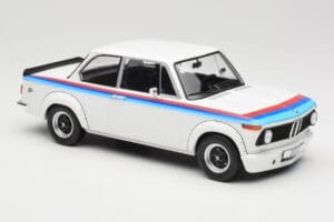 BMW 2002 E10 Turbo Blanco MCG 1:18 MCG18408R Metal - imagen 4 de 6