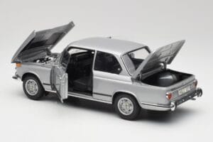 BMW 2002 Tii Polaris Plata AUTOart 1:18 80430146517 Metal - imagen 5 de 8